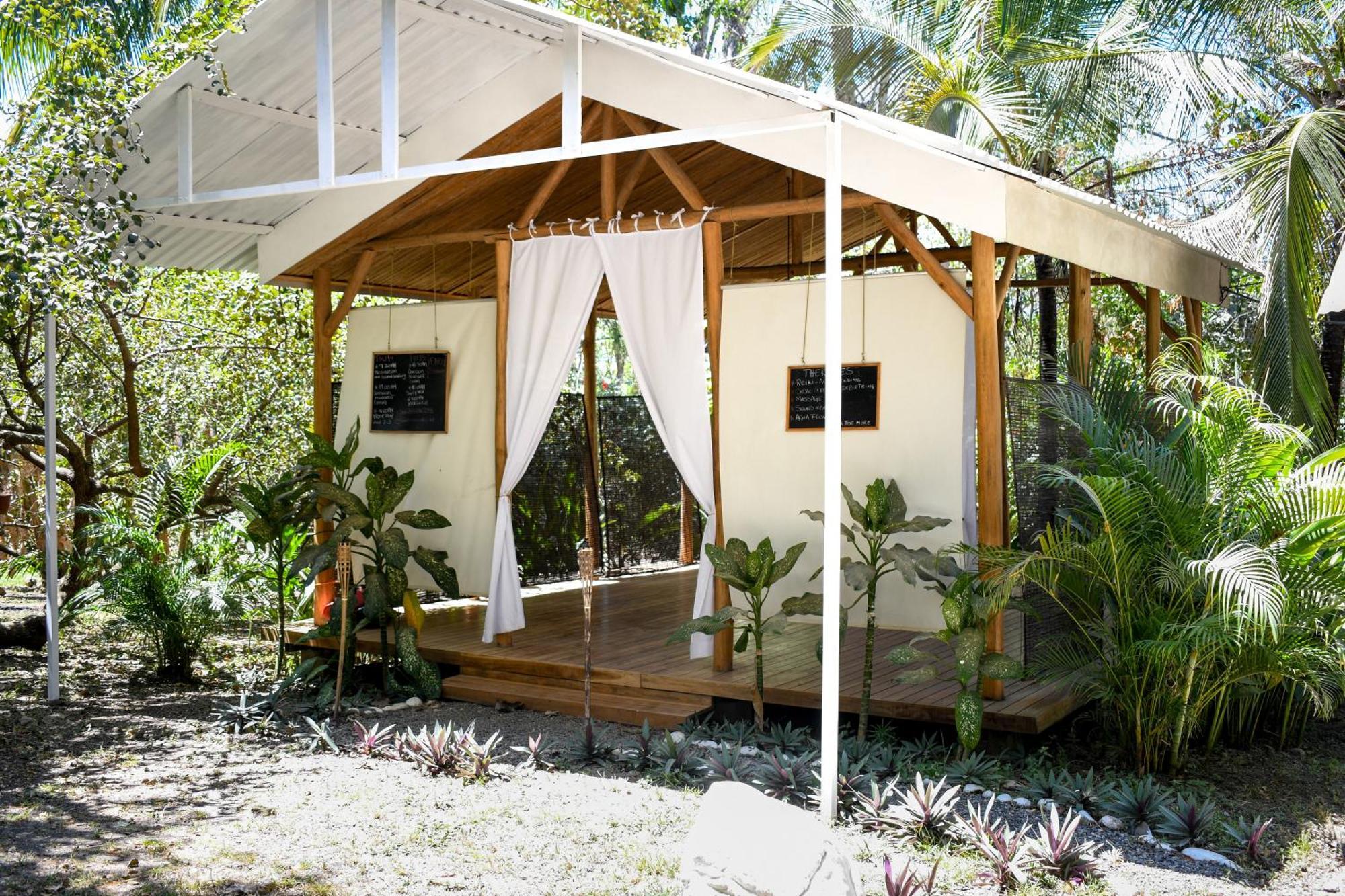 Lodge Cuatro Vientos & - Mal Pais, Costa Rica *