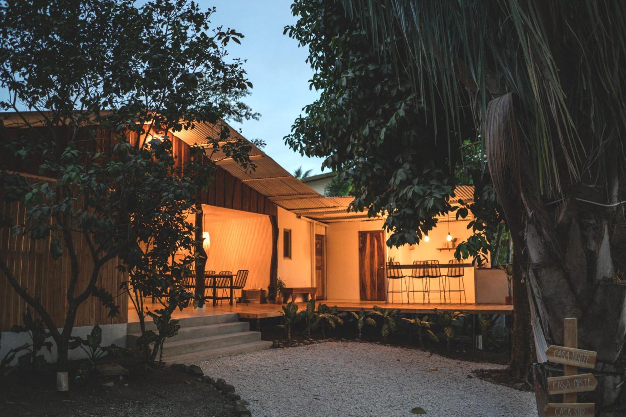 Cuatro Vientos & - Mal Pais, Costa Rica *