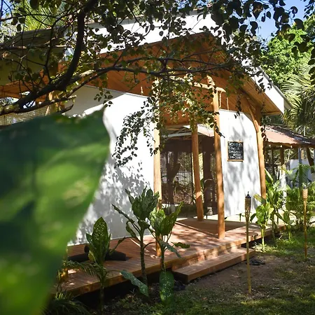 Cuatro Vientos Lodge & Apartments - Mal Pais, Costa Rica Playa Santa Teresa  Exterior photo